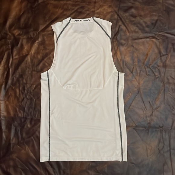 Nike sleeveless compression - Picture 4 of 4